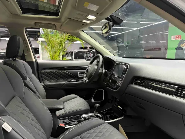 Mitsubishi Outlander — Фото автомобиля 7
