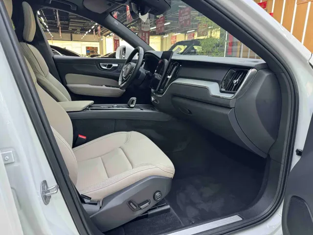 Volvo XC60 — Фото автомобиля 5