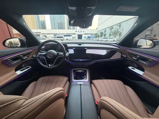 Mercedes-Benz E-Class — Фото автомобиля 4