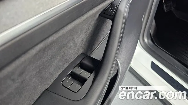 Tesla Model Y — Фото автомобиля 27
