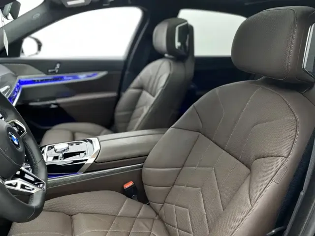 BMW BMW 7 Series 2023 740Li Exclusive M Sport Package — Фото автомобиля 16