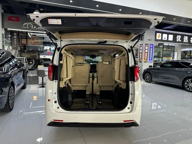 Toyota Alphard — Фото автомобиля 19