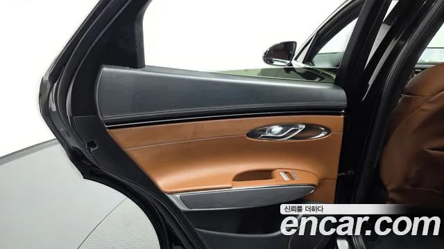 Genesis GV70 — Фото автомобиля 25
