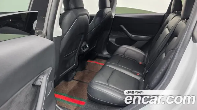 Tesla Model Y — Фото автомобиля 12