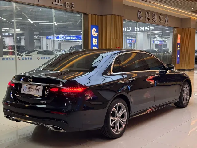 Mercedes-Benz E-Class — Фото автомобиля 5