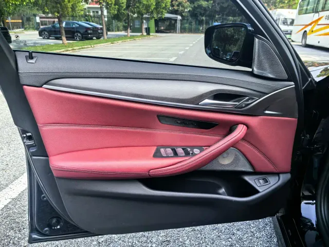 BMW 5 Series — Фото автомобиля 11
