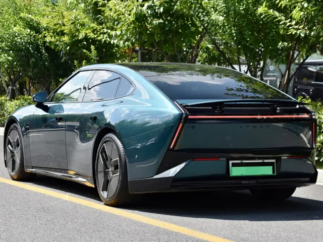 Xpeng P7 — Фото автомобиля 3