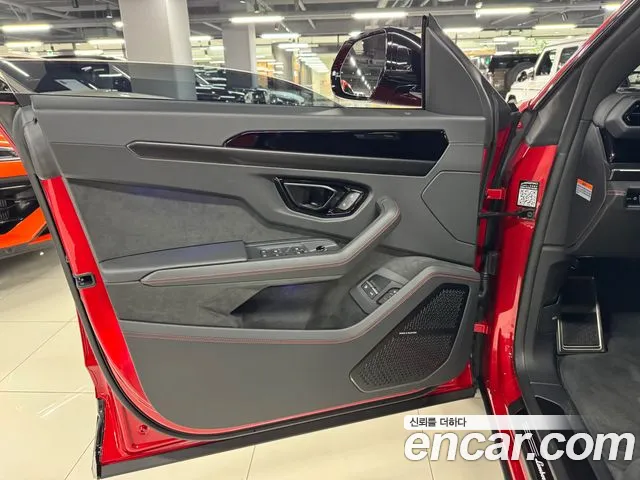 Lamborghini Urus — Фото автомобиля 7
