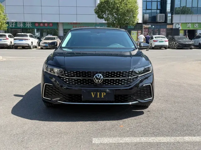 Volkswagen Passat — Фото автомобиля 2