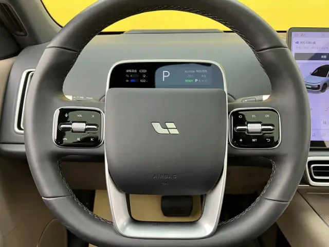 Li Auto L6 — Фото автомобиля 9