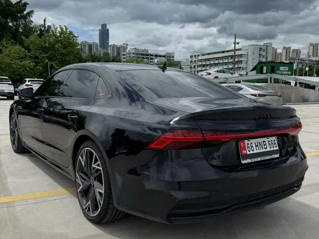 Audi A7L — Фото автомобиля 8