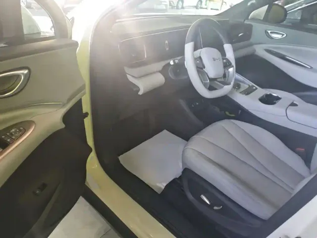 BYD Sealion 06 — Фото автомобиля 15