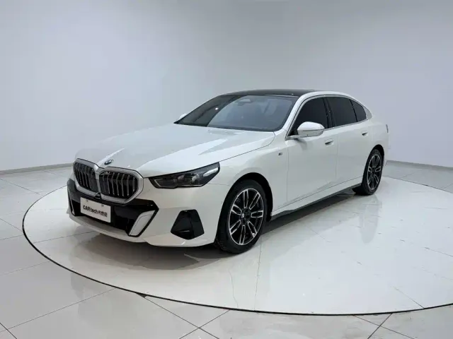BMW 5 Series — Фото автомобиля 5