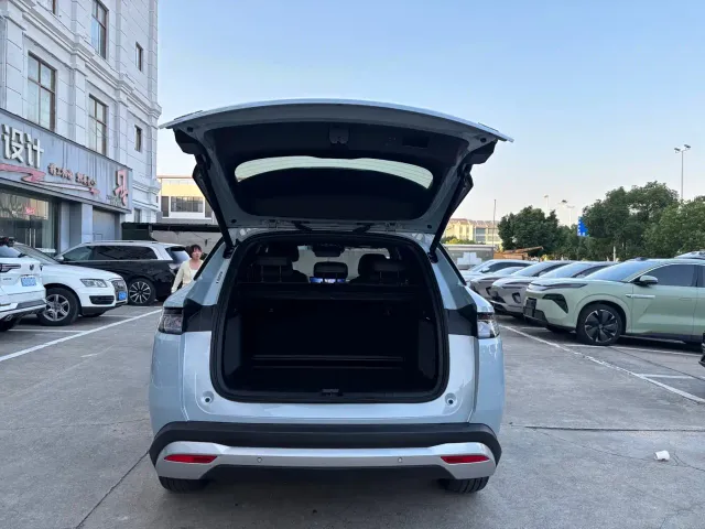 BYD Song L DM-i — Фото автомобиля 7