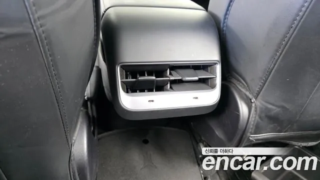 Tesla Model Y — Фото автомобиля 25