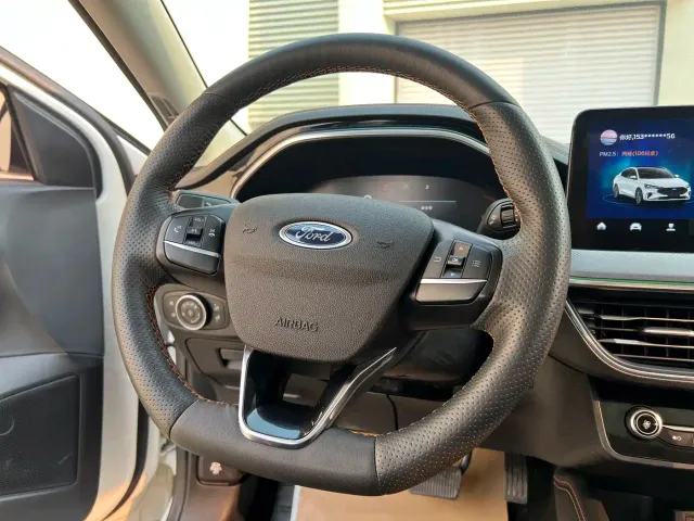 Ford Focus — Фото автомобиля 9