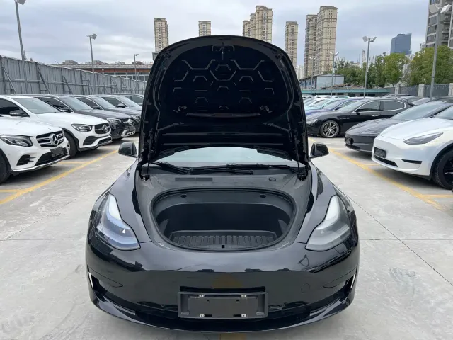 Tesla Model 3 — Фото автомобиля 28
