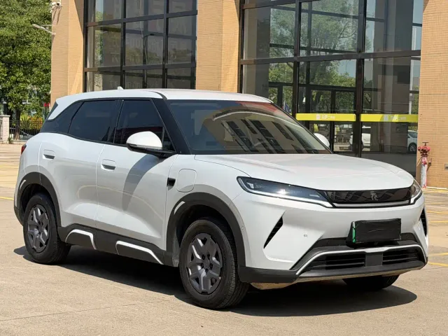 BYD Yuan UP — Фото автомобиля 3