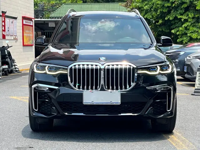 BMW X7 — Фото автомобиля 3