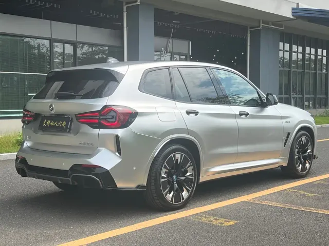 BMW iX3 — Фото автомобиля 7