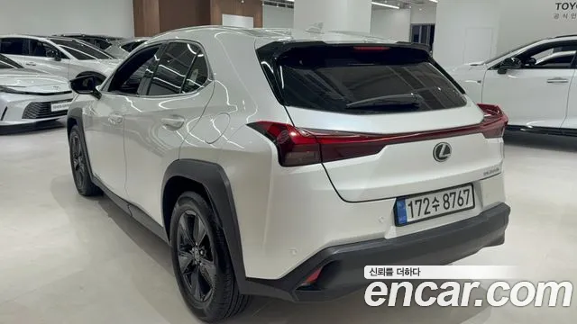 Lexus UX UX300h — Фото автомобиля 3