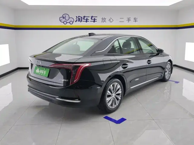 Hongqi E-QM5 — Фото автомобиля 3