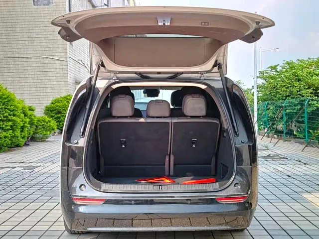 Li Auto MEGA — Фото автомобиля 9