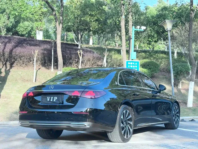 Mercedes-Benz E-Class — Фото автомобиля 11