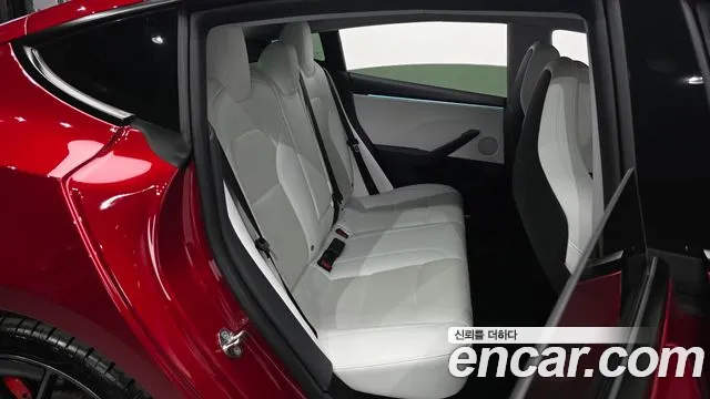 Tesla Model 3 — Фото автомобиля 17