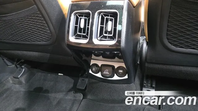 Kia Sorento Sorento 4-е поколение Бензин 2.5T 2WD — Фото автомобиля 25