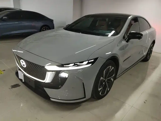 Фотография автомобиля — Mazda EZ-6