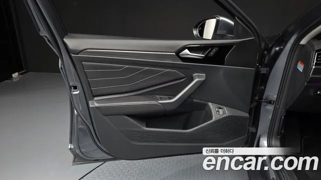 Volkswagen Jetta — Фото автомобиля 13