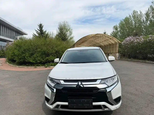 Mitsubishi Outlander — Фото автомобиля 3