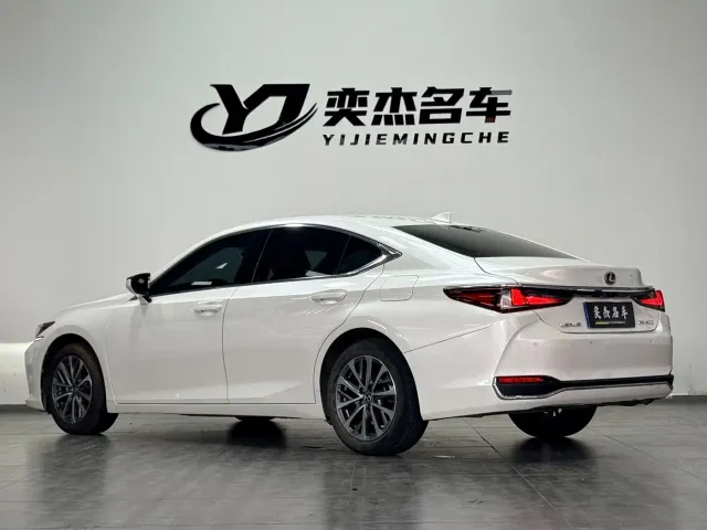 Lexus ES — Фото автомобиля 9
