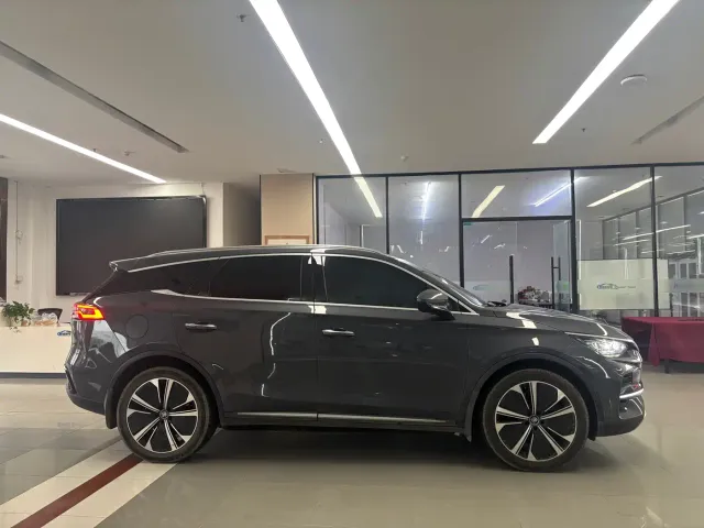 BYD Tang — Фото автомобиля 4
