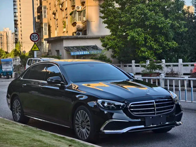 Mercedes-Benz E-Class — Фото автомобиля 3
