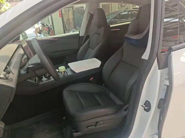 Tesla Model Y — Фото автомобиля 14