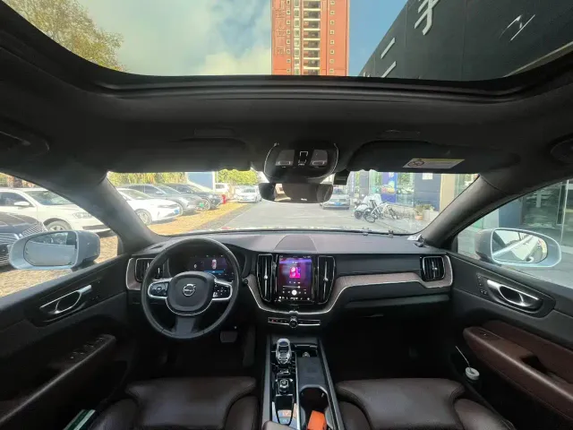 Volvo XC60 — Фото автомобиля 9