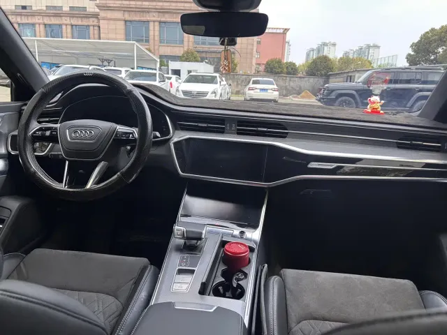 Audi A6L — Фото автомобиля 12