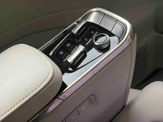 Volvo EM90 — Фото автомобиля 12