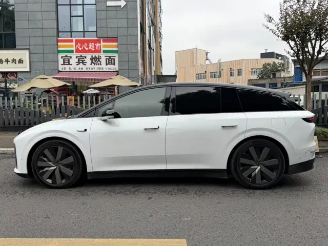 Li Auto i6 — Фото автомобиля 3
