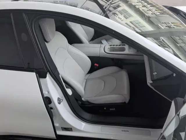 Xiaomi SU7 — Фото автомобиля 8