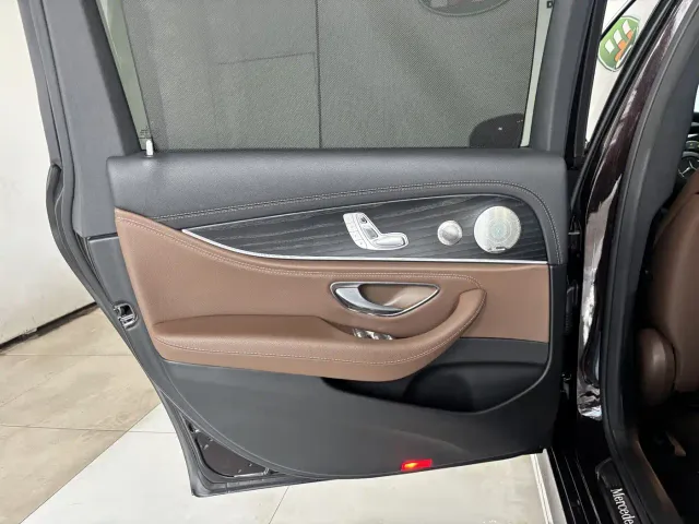 Mercedes-Benz E-Class — Фото автомобиля 21
