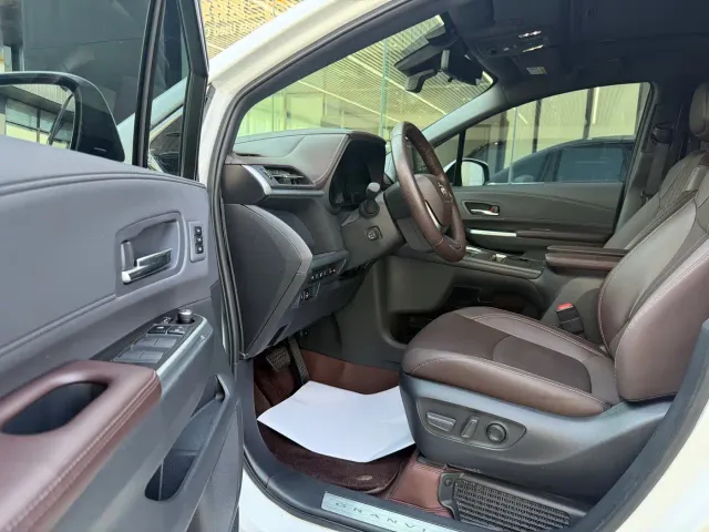 Toyota Granvia — Фото автомобиля 14