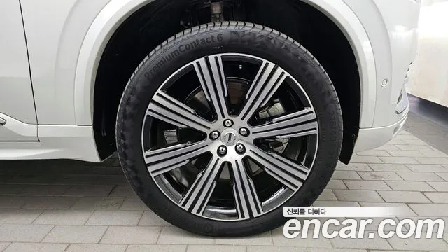 Вольво XC90 — Фото автомобиля 5