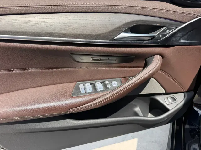 BMW 5 Series — Фото автомобиля 9