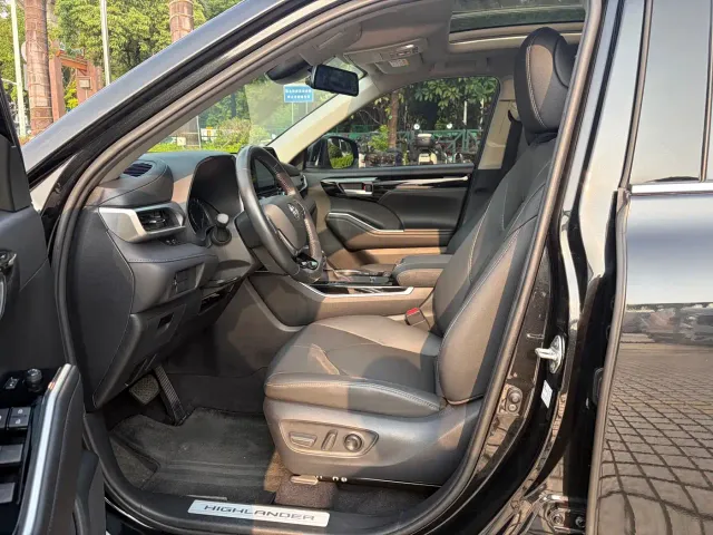 Toyota Highlander — Фото автомобиля 9