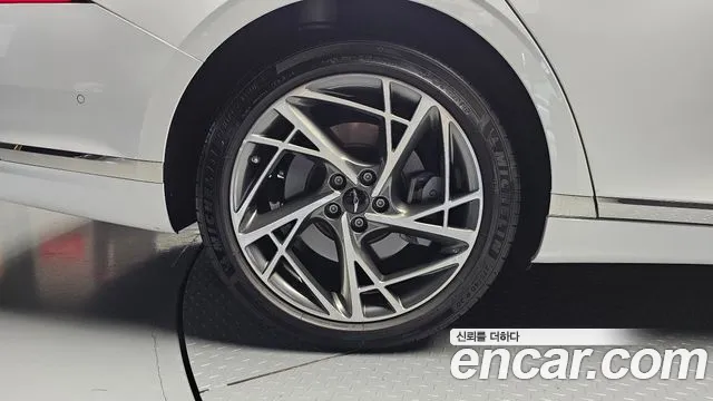 Genesis G90 Бензин 3.5 турбо AWD — Фото автомобиля 5