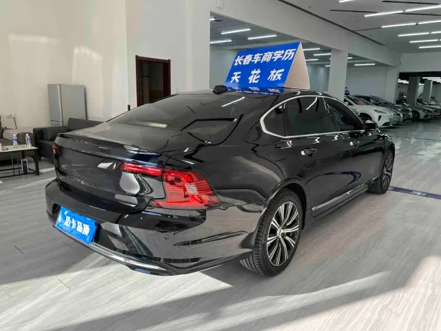 Volvo S90 — Фото автомобиля 10