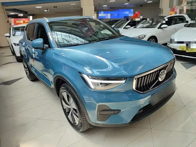 Volvo XC40 — Фото автомобиля 3